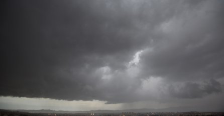 UPALJEN NARANČASTI ALARM U HRVATSKOJ: Nevrijeme se brzo širi, već je zahvatilo ove dijelove