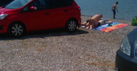 NEK SVI ZNAJU ŠTA SE TU DOGAĐA: Žena je zgrožena poslala fotografije SA HRVATSKE PLAŽE!