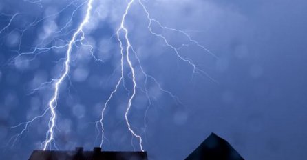 Doboj: Udar groma izazvao požar, izgorjela krovna konstrukcija