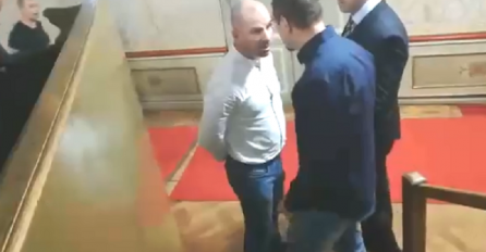 KAMERA SNIMILA SUKOB DVOJICE HRVATSKIH POLITIČARA: Umalo pao FIZIČKI OBRAČUN, situaciju smirivao zaštitar!