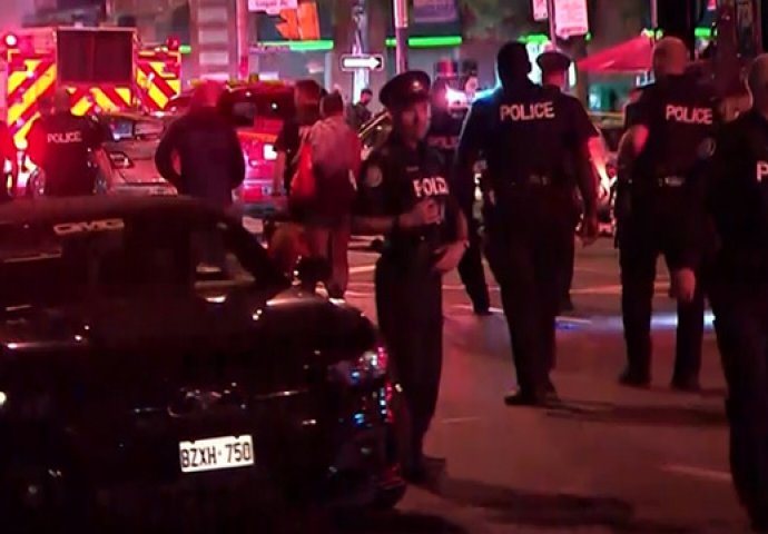 Napadač ubio dvije i ranio 12 osoba u Torontu