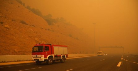 POŽARI KOD ATINE VIDE SE I IZ SVEMIRA: NASA objavila satelitski snimak, EVO KAKO GRČKA IZGLEDA (FOTO)