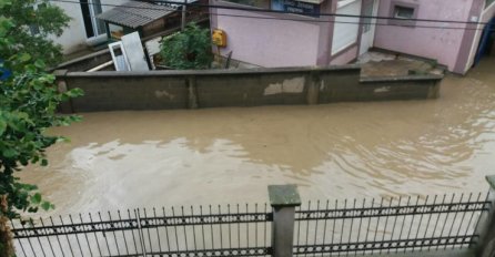 BEOGRAD: Kraći pljusak potopio naselje