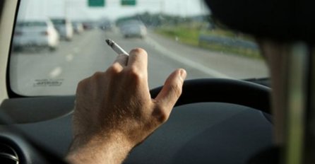 Evo koliko iznosi kazna za pušenje u automobilu!
