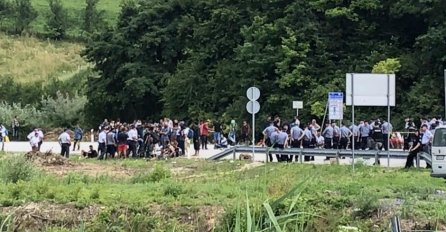 Mirni protest načelnika i vijećnika USK u Sarajevu