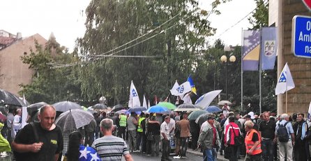 Borci blokirali saobraćajnice u centru Sarajeva 