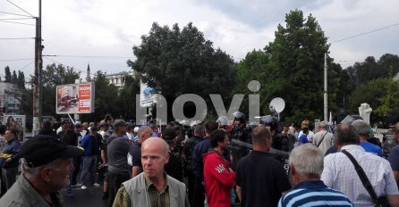 Borci se okupili pred Parlamentom FBiH u Sarajevu