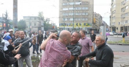 Društvo novinara BiH osuđuje napad na reportere na protestima boraca
