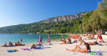 TURISTI ZBOG OVE PORUKE OTKAZUJU LJETOVANJA U HRVATSKOJ: "Pogledajte sliku i recite mi na šta ovo liči?" (FOTO)