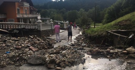 Jako nevrijeme u BiH: Voda prodrla u stambene objekte, čupala stabla, uništila usjeve