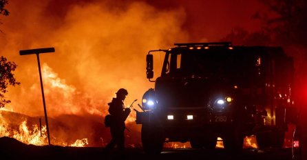 Bjesne požari na grčkom otoku Zakintosu