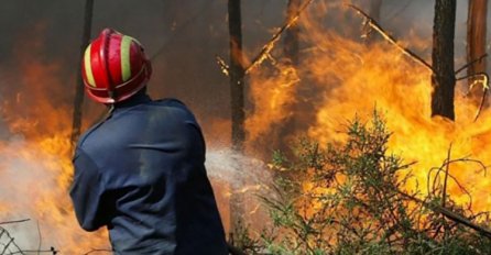 Saobraćaj otežan: Gori prema graničnom prelazu između BiH i Crne Gore