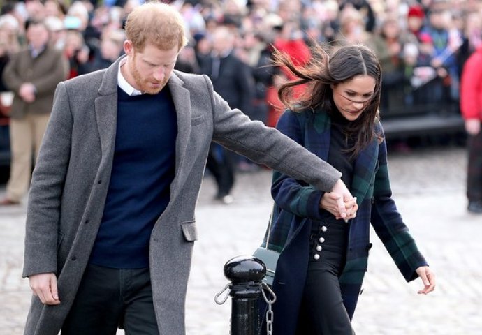 HARRY JE DUGO TRPIO, ALI POD PRITISKOM KRALJICE OVO JE MORAO URADITI: Ne želi više vidjeti Megan ovakvu!