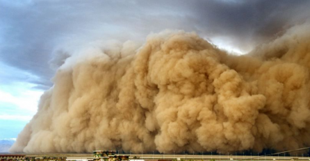 KINA: Pješčana oluja progutala grad za nekoliko minuta, policija izdala upozorenja preko zvučnika APOKALIPTIČNI PRIZORI (VIDEO)