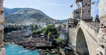 Počelo 452. natjecanje u skokovima sa Starog mosta