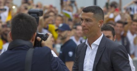 SVIJET U NEVJERICI GLEDA: Pogledajte kako je Ronaldo došao na prvi trening Juventusa