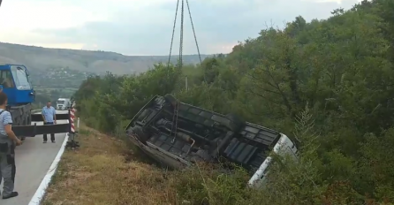 Autobus se prevrnuo: Ima povrijeđenih