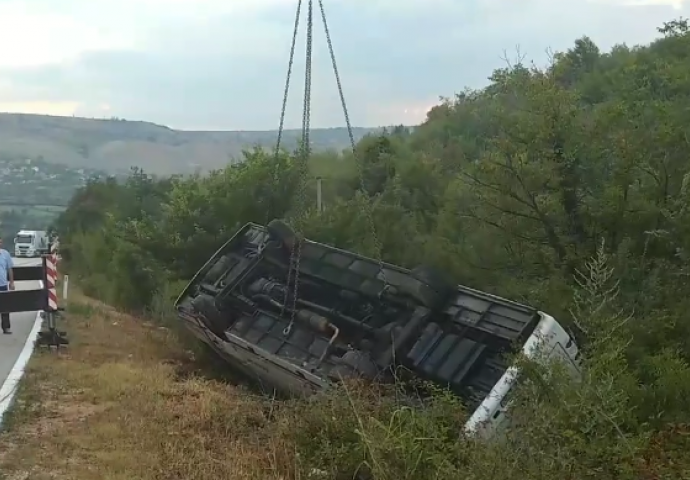 Autobus se prevrnuo: Ima povrijeđenih