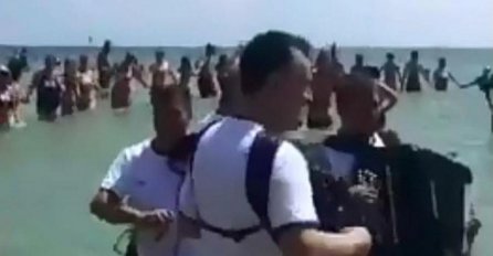 SRBIJANSKI POLITIČAR OTIŠAO NA MORE U GRČKU: Pjeva i igra kolo, snimak kruži Internetom!