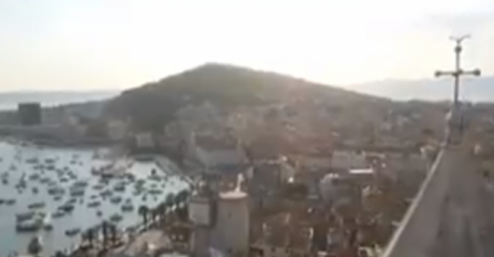 KAMERA OVO SNIMILA NA ZVONIKU CRKVE: Svi pričaju o ovom momentu OLIVEROVOG ISPRAĆAJA