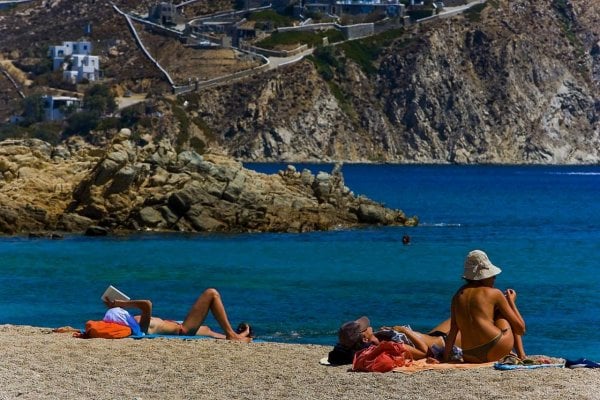 az6830-greece-greek-islands-cyclades-mykonos-agrari-beach