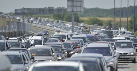 POLICIJA OTKRILA UZROK VELIKIH KOLONA U HRVATSKOJ: Neki vozači rade ono što NIKAKO NE BI SMJELI!