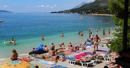 FOTOGRAFIJE IZ MAKARSKE ZAPREPASTILE REGIJU: Pogledajte u kakvim uslovima spavaju sezonci iz BiH (FOTO)