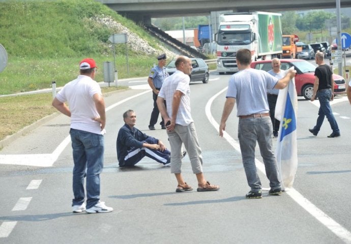 Blokirana dionica autoputa A-1 Zvirovići-Bijača