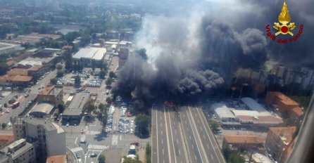 STAKLA PUCALA, KUĆE SE TRESLE, POGLEDAJTE STRAŠNE PRIZORE: Čula se eksplozija, a onda je nastao HAOS 