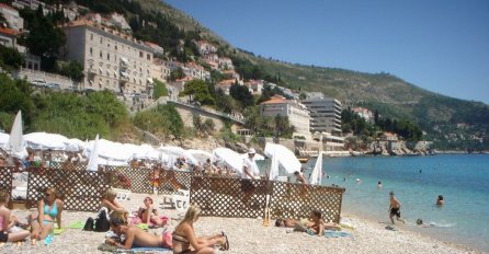 HODAJU PJANI I GOLI PO PLAŽAMA: Neka svi znaju šta se ovdje događa, OVO JE SRAMOTA!