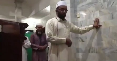 Imam i pored zemljotresa nije prekidao molitvu (VIDEO)