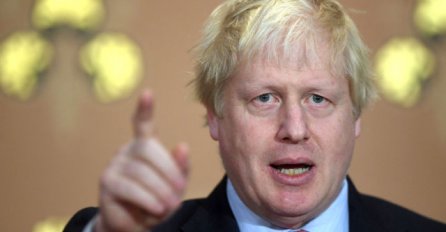 Boris Johnson žene u burkama usporedio s poštanskim sandučićima i pljačkašima banaka