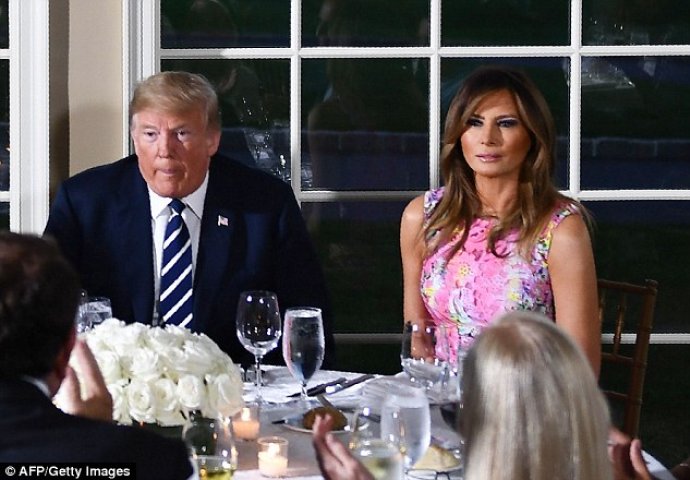 MELANIJI SU SINOĆ SVI REKLI KAKO LIJEPO IZGLEDA: A onda je došao Trump I REKAO NEŠTO UŽASNO, nastao je muk u sali!