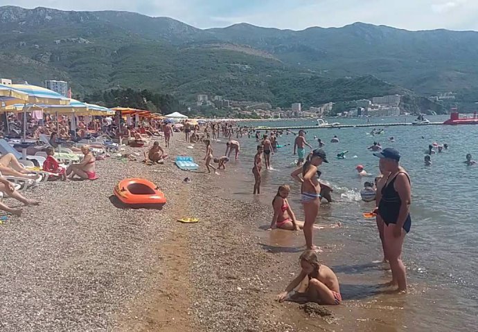 PANIKA U CRNOJ GORI, TURISTI BJEŽE SA PLAŽE: Proglašena uzbuna, POLICIJA NA TERENU!