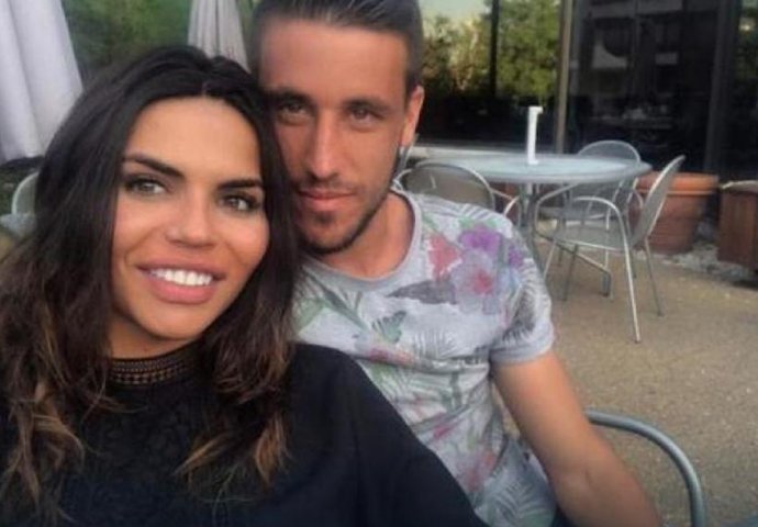 BIVŠA DJEVOJKA DAMIRA DŽUMHURA SE SKINULA I POKAZALA ŠTA JE IZGUBIO: Muškarci se preznojavaju kad vide donji dio slike (FOTO)