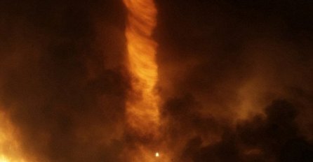 U SREDIŠTU PAKLA! GOTOVO IH PROGUTAO VATRENI TORNADO: Vatrogasci podijelili STRAVIČAN VIDEO