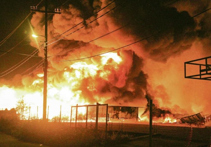 PANIKA NA STANICI U SRBIJI: Hitna i veliki broj vatrogasaca na licu mjesta, strahuje se od najgoreg