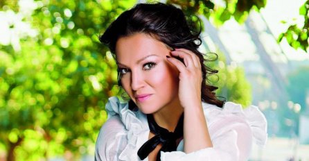 NINA BADRIĆ IMA 46 GODINA I OVAKVA SE SLIKALA NA ODMORU: Kada vidite fotke ostat ćete bez teksta