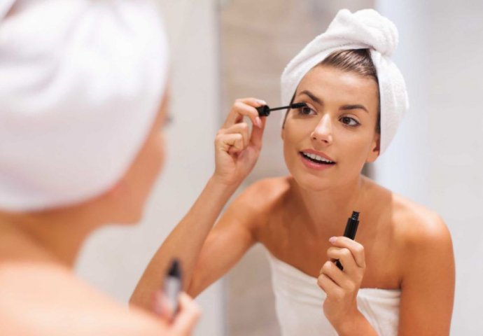 "Prije možda mjesec dana, nestala mi je maskara i korektori iz police iz spavaće sobe"