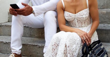 U SAVRŠENOJ BIJELOJ HALJINI ŠETA ITALIJOM I PREMOĆNA JE: Paparazzi iskoristili priliku da fotografišu pjevačicu i njenog partnera!