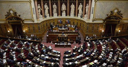 FRANCUSKA: Usvojen zakon koji zabranjuje političarima da zapošljavaju članove porodice