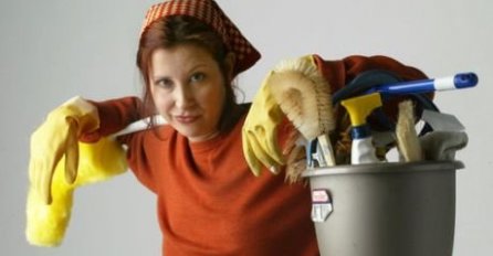 Na forumu ismijavao poslove koje po kući rade DOMAĆICE SVAKI DAN pa naišao na BURNU REAKCIJU ŽENA! Kad vidite komentar kojim je ISPROVOCIRAO žene nećete moći da mu prešutite