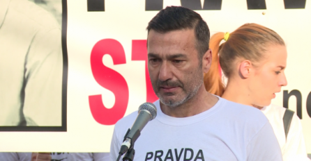 Davor Dragičević tražio istinu o smrti sina i na skupu SNSD-a