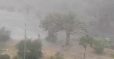 OLUJNO NEVRIJEME NAPRAVILO HAOS: Spašeno 13 osoba, jedna POVRIJEĐENA!