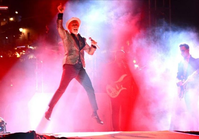 Dino Merlin ujedinio sve generacije i naciju u Mostaru