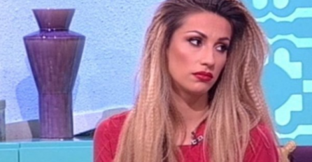 "Trpi bolove" OTAC RADE SE MOLI ZA KĆERKU: Pjevačica odlazi na liječenje, svi su uz nju u najtežim momentima!