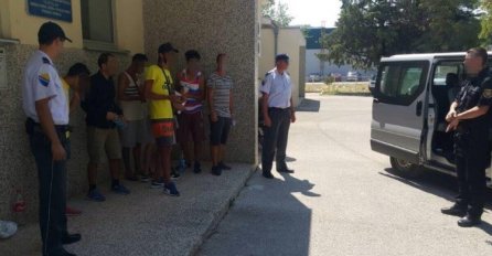 Migranti i dalje na Drini, nakon što budu spašeni vratit će ih u Srbiju