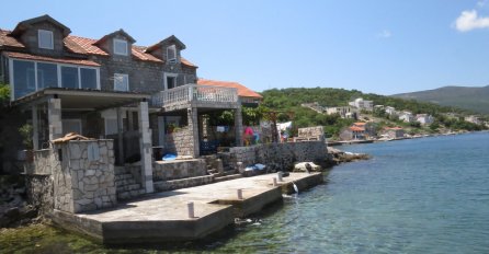 PJEVAČICA U OGROMNOM PROBLEMU: Žele joj srušiti kuću, nastao HAOS, evo kako je reagovala kada je dobila rješenje!