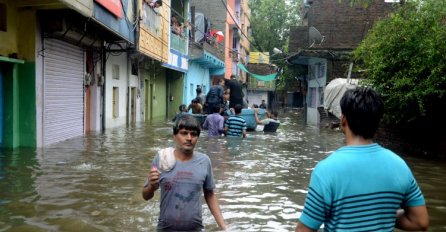 U poplavama na Filipinima tri osobe poginule, 60.000 raseljeno