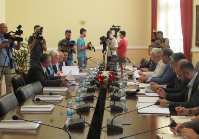 Konsultacije kod Dodika bez opozicije i Bošnjaka